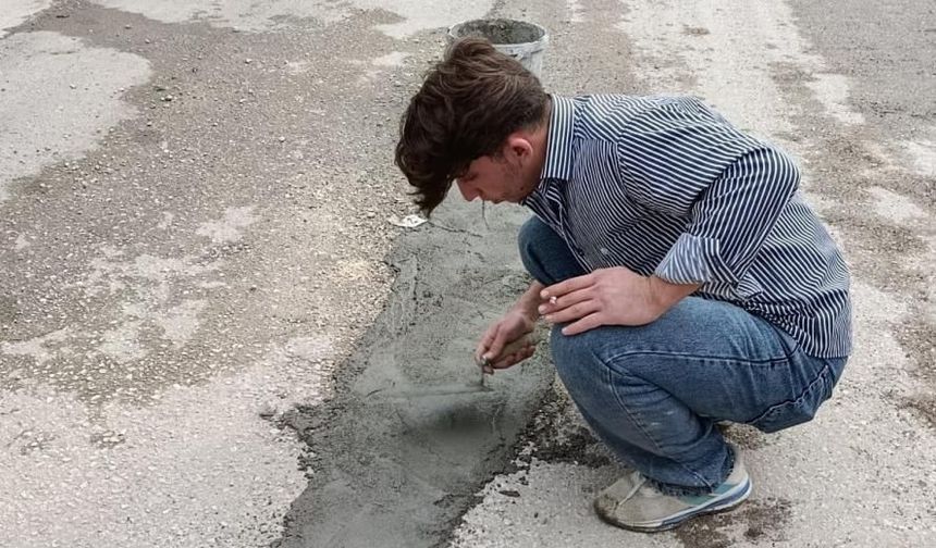 Halktan yol tepkisi: Çukurları kendi imkanlarıyla kapattılar