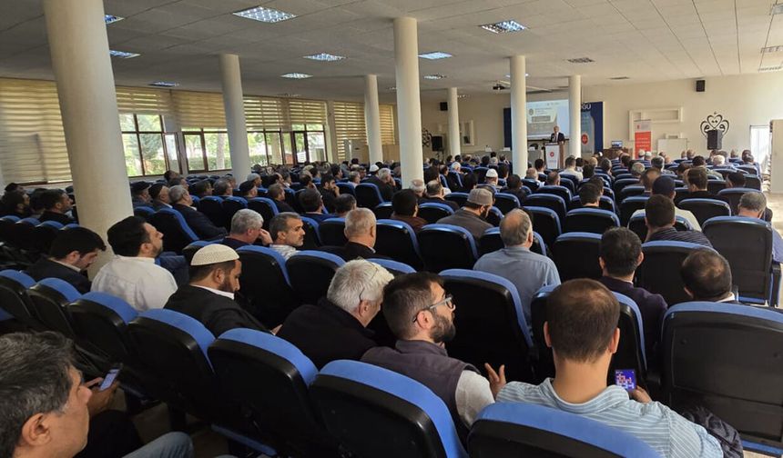 Diyarbakır'da "Gençlik ve Güncel Akımlar" paneli düzenlendi