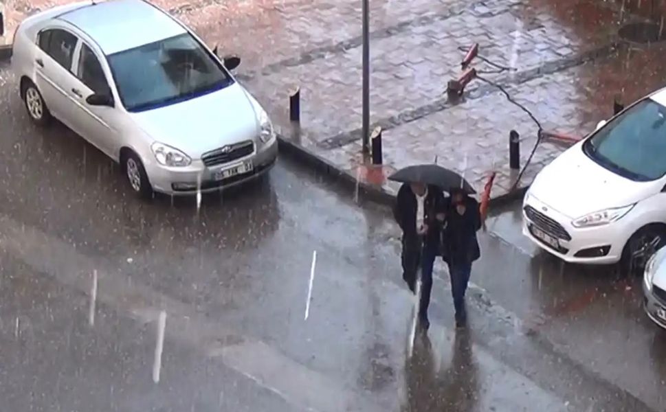 Güneydoğu Anadolu’da kuvvetli yağış ve fırtına uyarısı
