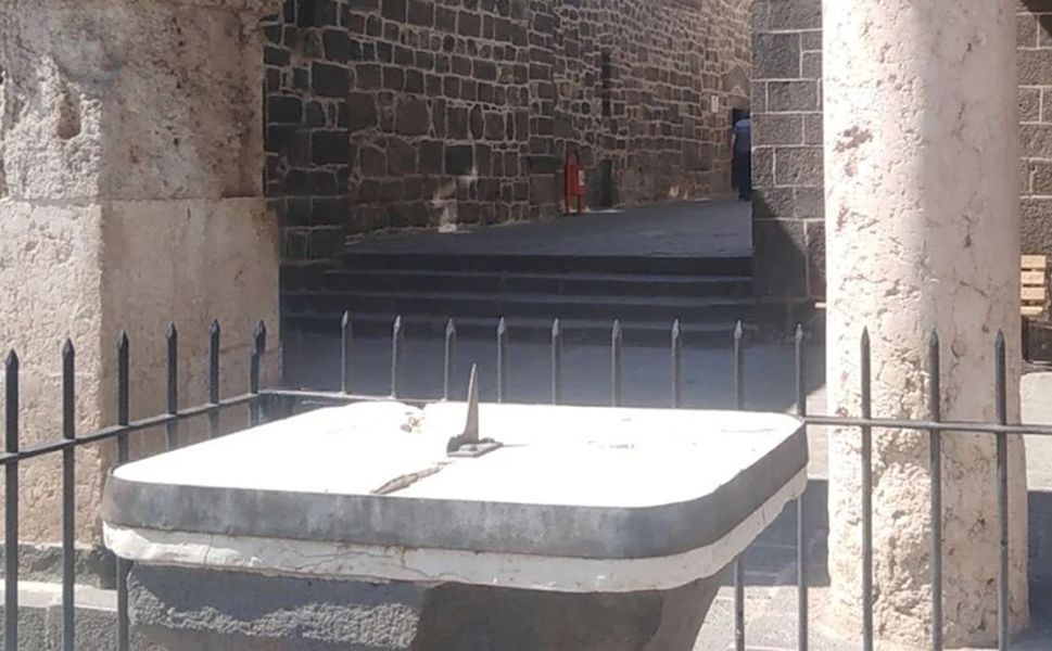 Diyarbakır'daki 850 yıllık güneş saati tarihe ışık tutuyor
