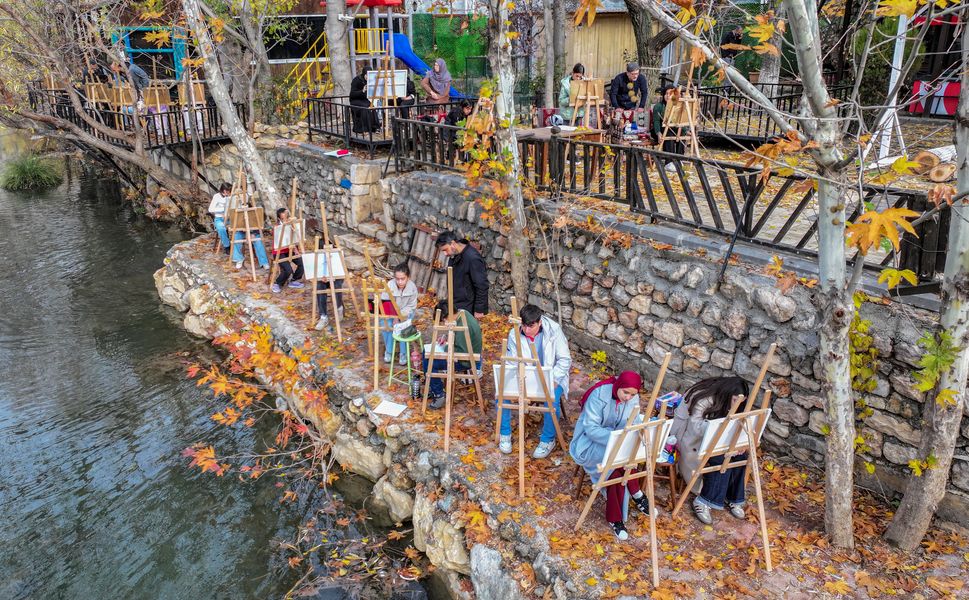 Diyarbakır'da öğrenciler tarihi mekanları ve doğal güzellikleri yerinde resmediyor