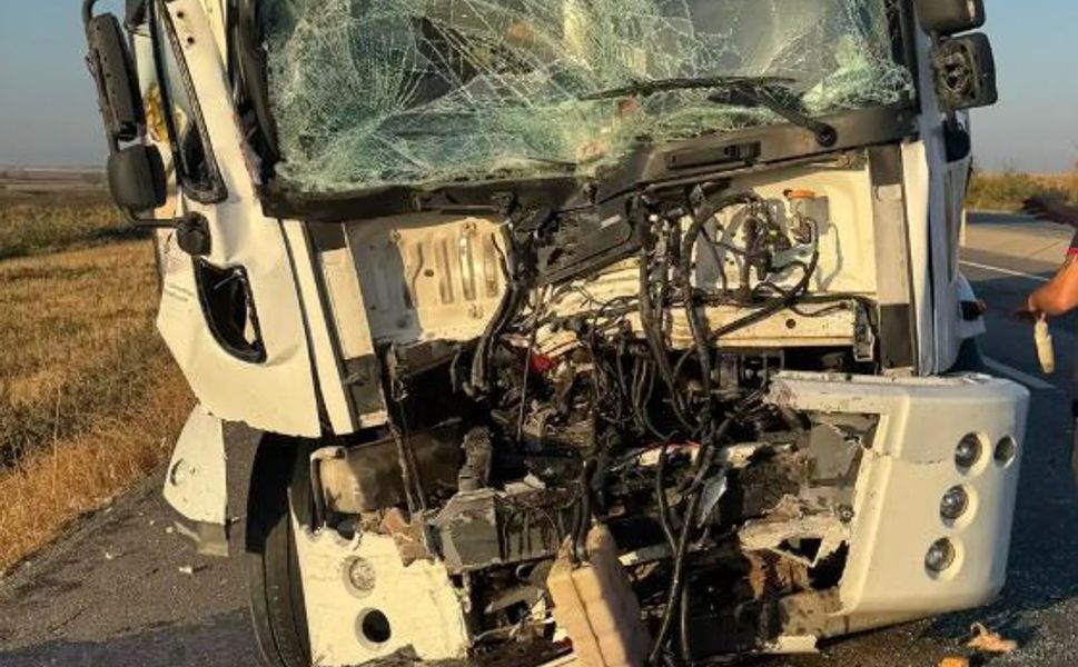 Diyarbakır-Mardin yolunda otomobil TIR'a çarptı: Ölen kişinin ismi belli oldu