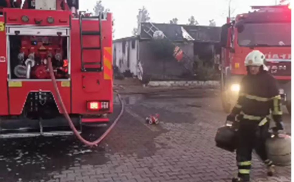 Diyarbakır'da seyir halindeki araç alev aldı