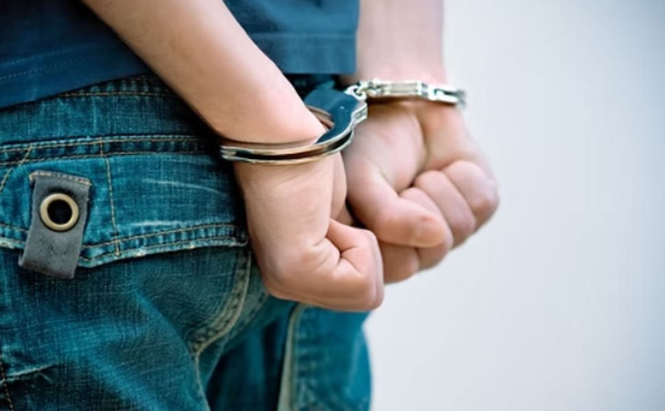 Diyarbakır'da iş yerine patlayıcı atan "çocuk" tutuklandı