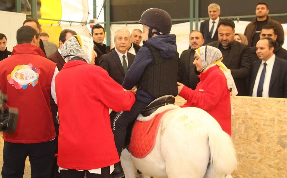 Diyarbakır'da Atçılık ve Hippoterapi Merkezi hizmete açıldı