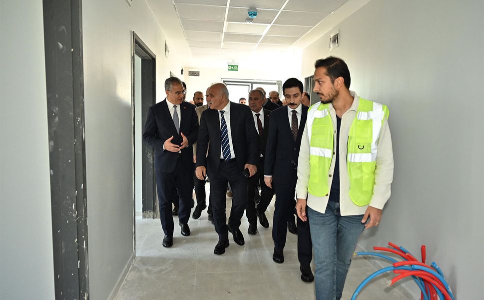 Vali Zorluoğlu Ergani'de temaslarda bulundu